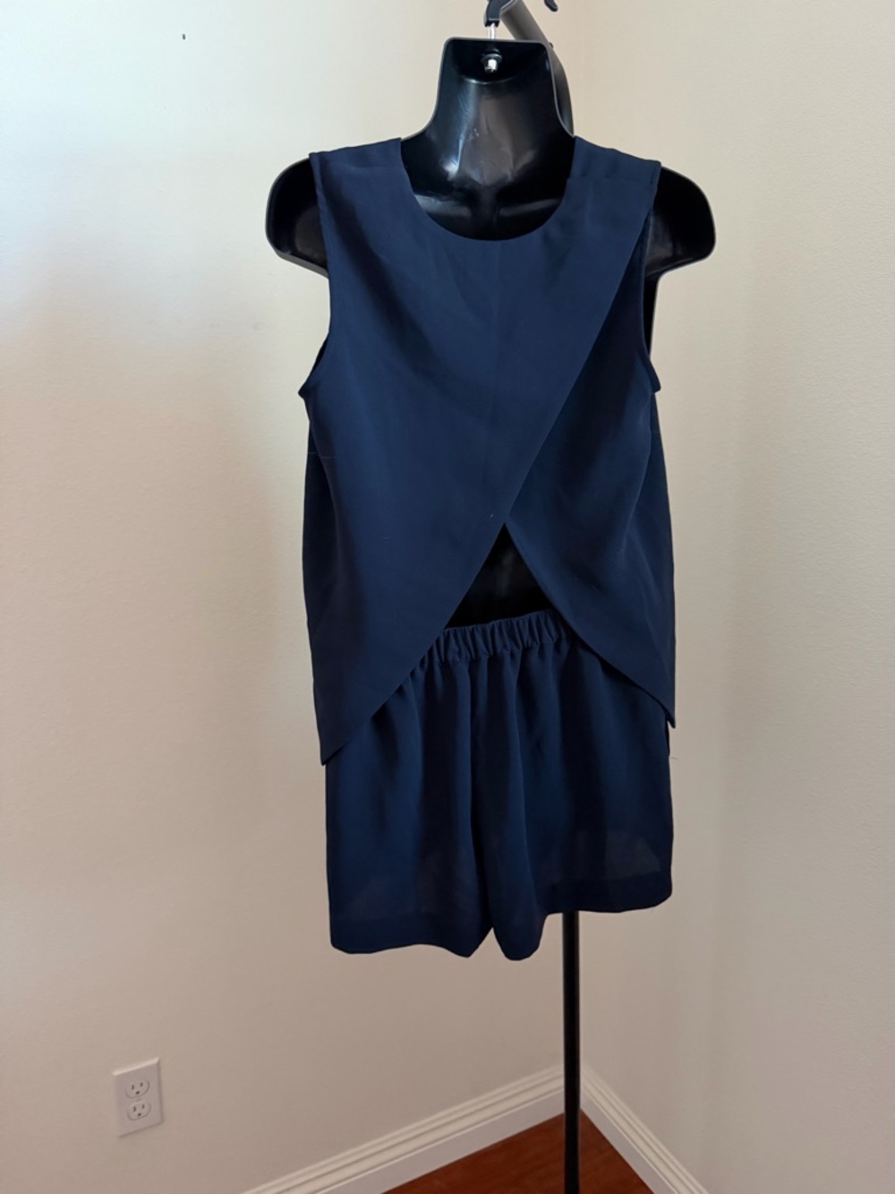 Club Monaco Lindsey navy Blue open back Romper - Picture 3 of 5